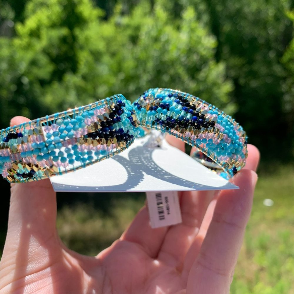 KENDRA SCOTT • Britt Gold Hoop Earrings in Blue Mix - Picture 6 of 13